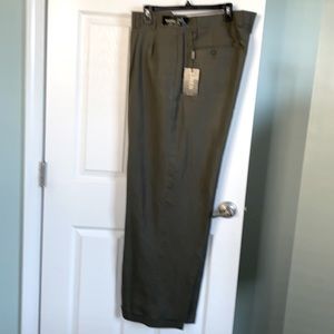 Man dress pant color olive ,size w:42 L:33